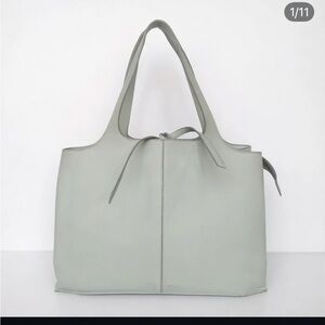 Authenticated Celine Leather Tote in Light Sage